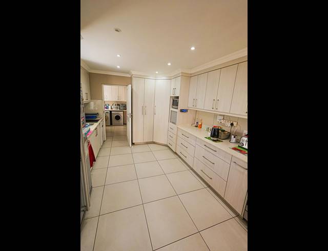 3 BEDROOM HOUSE FOR SALE IN BLUE MOUNTAIN VILLAGE